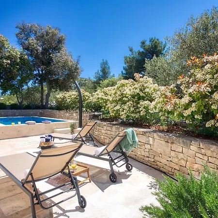 Villa San With Heated Pool, Traditional Surroundings, 3-bedrooms