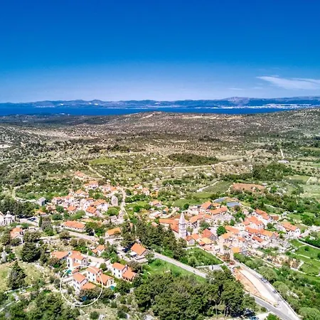 San With Heated Pool, Traditional Surroundings, 3-bedrooms Villa *