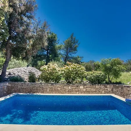 New! San With Heated Pool, Traditional Surroundings, 3-bedrooms Villa