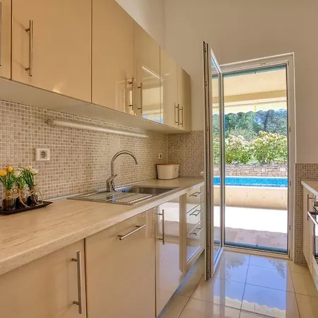 Villa San With Heated Pool, Traditional Surroundings, 3-bedrooms