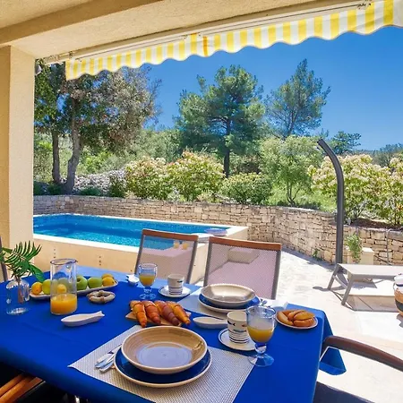 New! San With Heated Pool, Traditional Surroundings, 3-bedrooms *