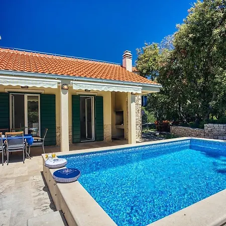 San With Heated Pool, Traditional Surroundings, 3-bedrooms Villa Nerezisca