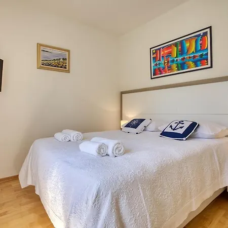 San With Heated Pool, Traditional Surroundings, 3-bedrooms Villa Nerezisca